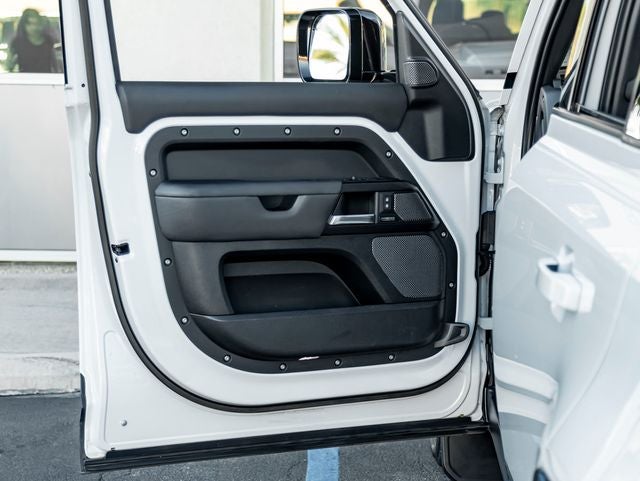 2023 Land Rover Defender 110 V8