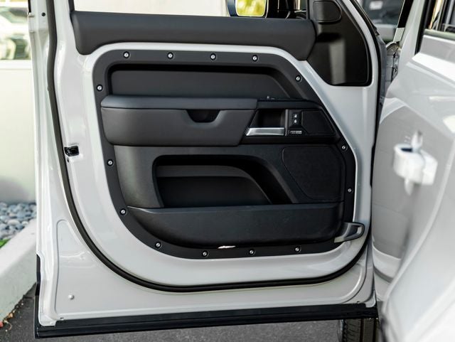 2026 Land Rover Defender 110 X