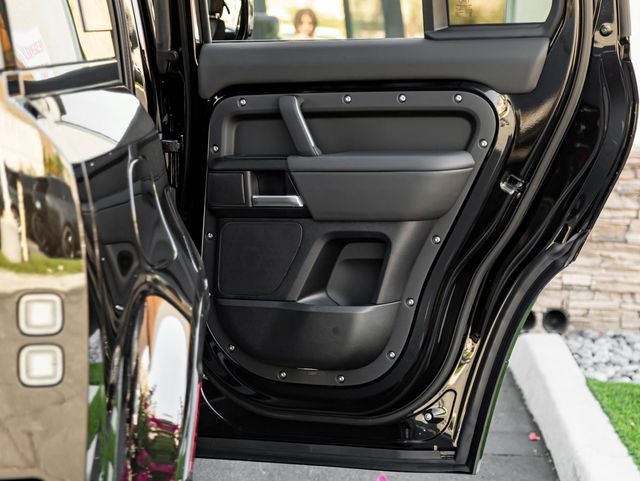 2026 Land Rover Defender 110 X