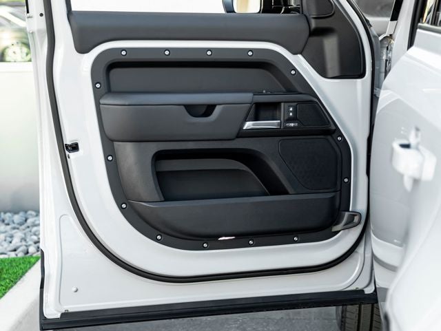 2026 Land Rover Defender 110 X