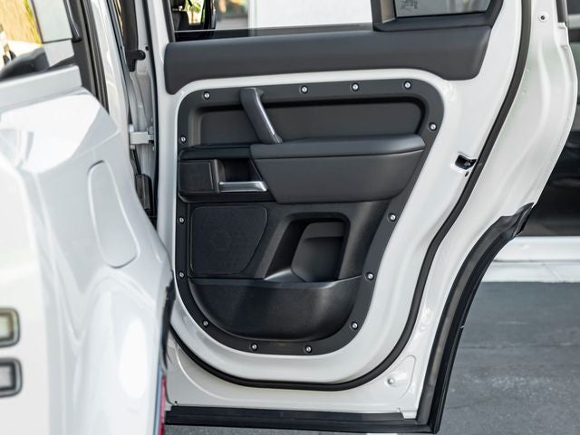 2026 Land Rover Defender 110 X