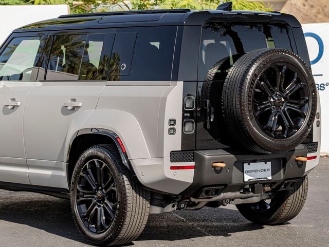 2026 Land Rover Defender 110 OCTA