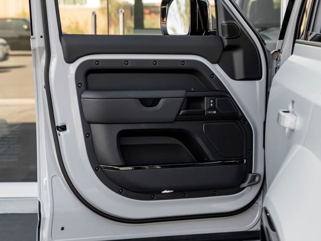 2026 Land Rover Defender 110 OCTA