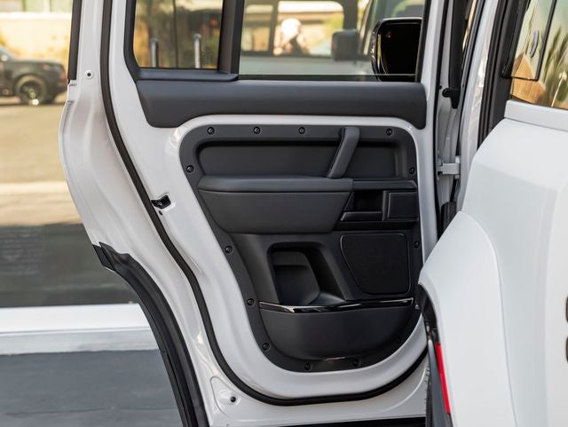 2026 Land Rover Defender 110 OCTA