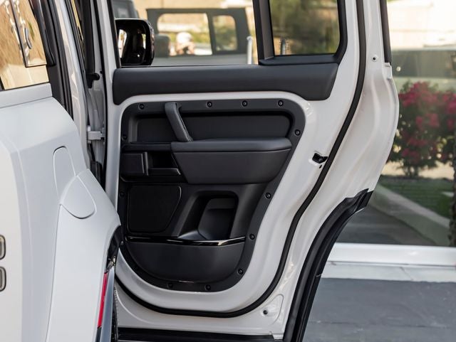 2026 Land Rover Defender 110 OCTA