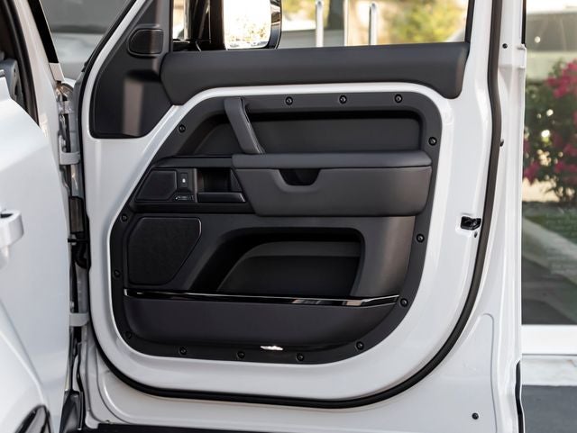 2026 Land Rover Defender 110 OCTA