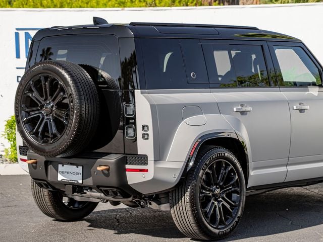 2026 Land Rover Defender 110 OCTA