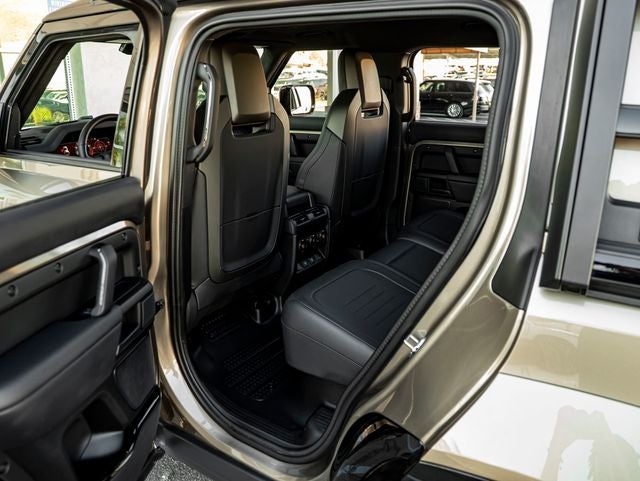2025 Land Rover Defender 110 OCTA