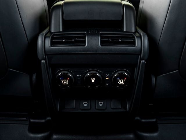 2025 Land Rover Defender 110 OCTA