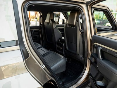 2025 Land Rover Defender 110 OCTA
