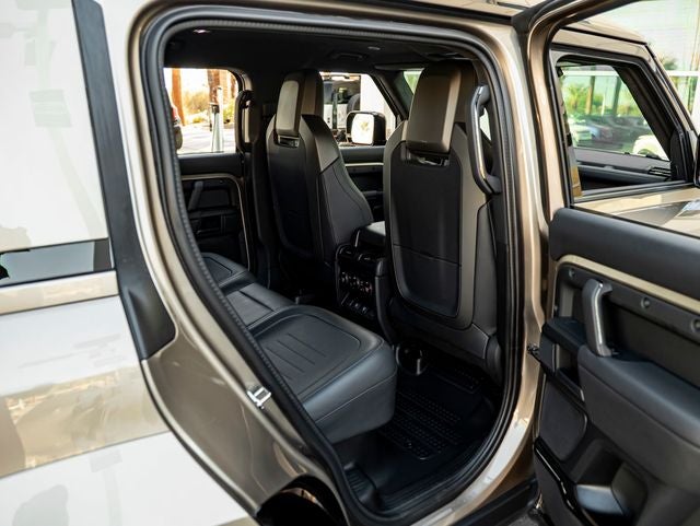 2025 Land Rover Defender 110 OCTA