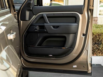2025 Land Rover Defender 110 OCTA