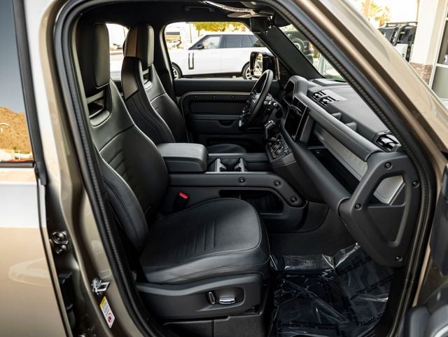 2025 Land Rover Defender 110 OCTA