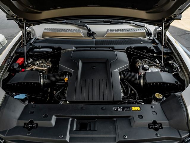 2025 Land Rover Defender 110 OCTA