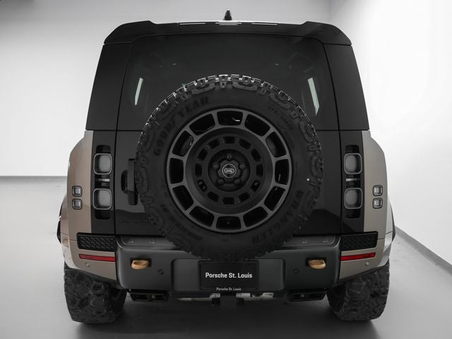 2025 Land Rover Defender 110 V8