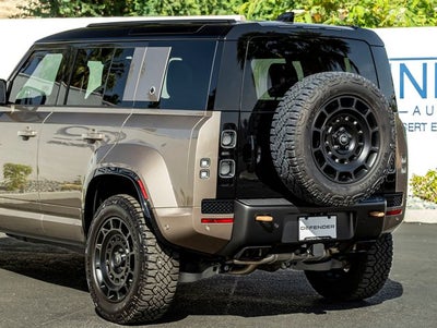 2025 Land Rover Defender 110 V8