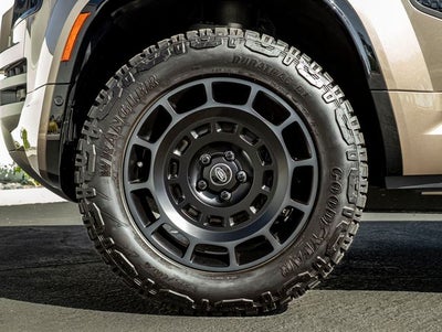 2025 Land Rover Defender 110 V8