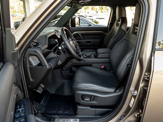 2025 Land Rover Defender 110 V8