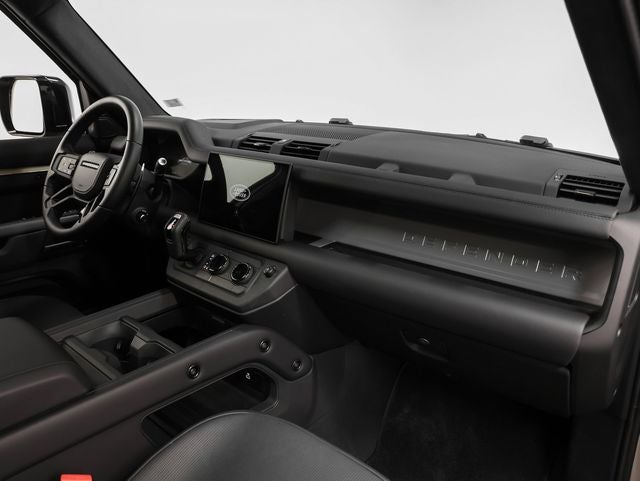 2025 Land Rover Defender 110 V8