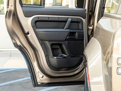 2025 Land Rover Defender 110 V8