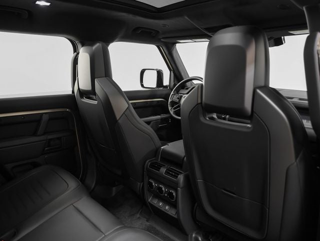 2025 Land Rover Defender 110 V8