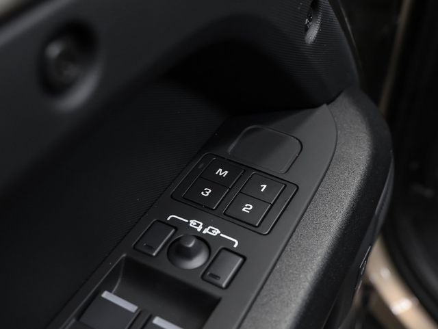 2025 Land Rover Defender 110 V8