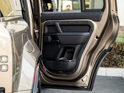 2025 Land Rover Defender 110 V8