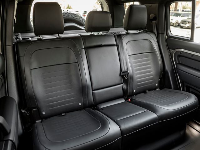 2025 Land Rover Defender 110 V8