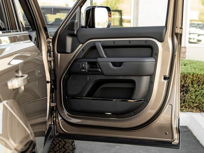 2025 Land Rover Defender 110 V8