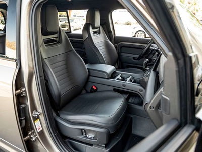 2025 Land Rover Defender 110 V8