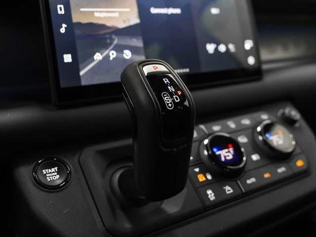 2025 Land Rover Defender 110 V8