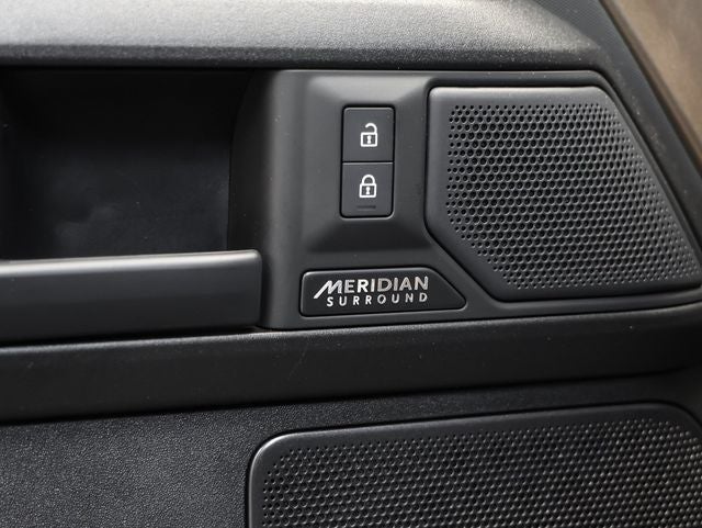 2025 Land Rover Defender 110 V8