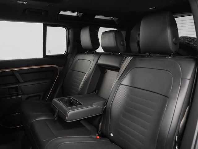 2025 Land Rover Defender 110 V8
