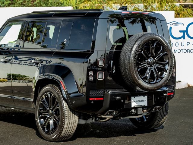 2026 Land Rover Defender 110 OCTA Black