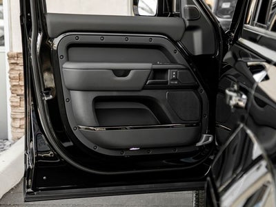 2026 Land Rover Defender 110 OCTA Black