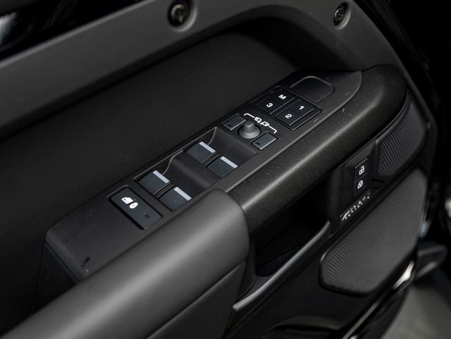 2026 Land Rover Defender 110 OCTA Black