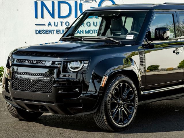 2026 Land Rover Defender 110 OCTA Black
