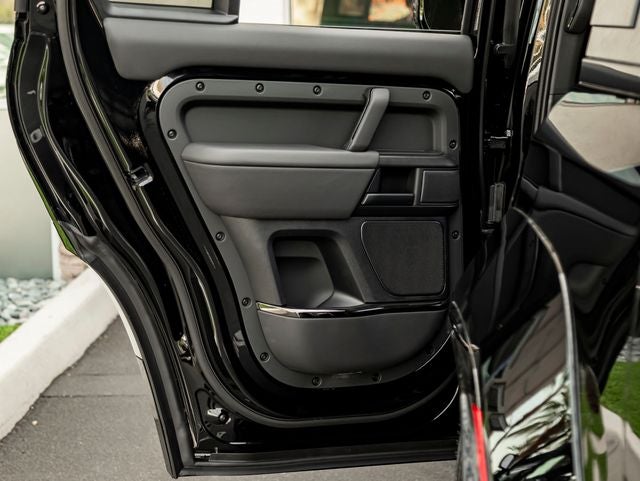 2026 Land Rover Defender 110 OCTA Black