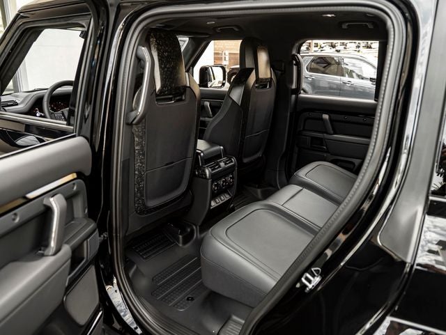 2026 Land Rover Defender 110 OCTA Black