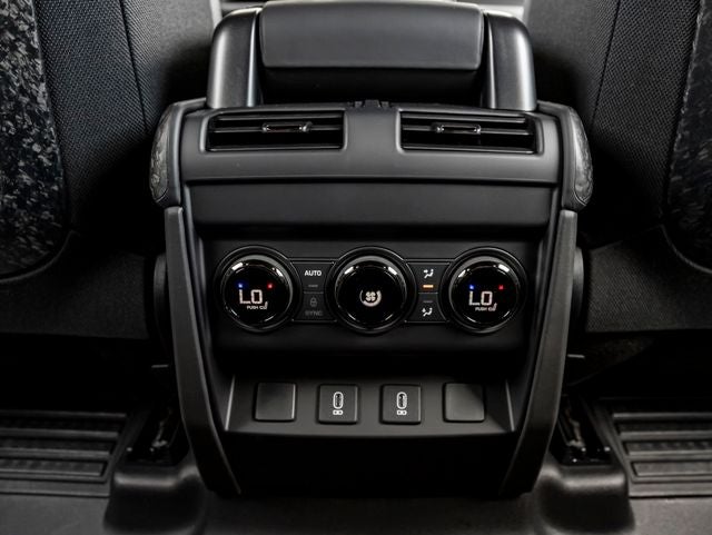 2026 Land Rover Defender 110 OCTA Black