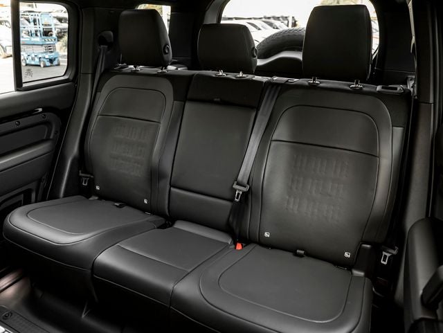 2026 Land Rover Defender 110 OCTA Black