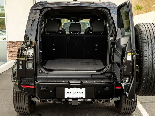 2026 Land Rover Defender 110 OCTA Black