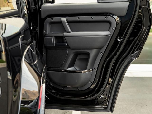 2026 Land Rover Defender 110 OCTA Black