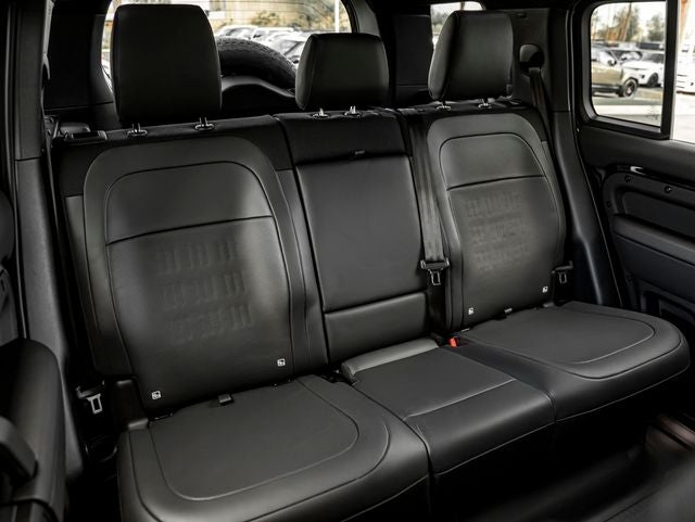 2026 Land Rover Defender 110 OCTA Black