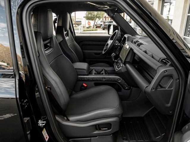 2026 Land Rover Defender 110 OCTA Black