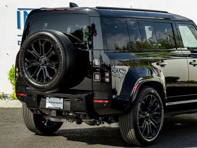 2026 Land Rover Defender 110 OCTA Black