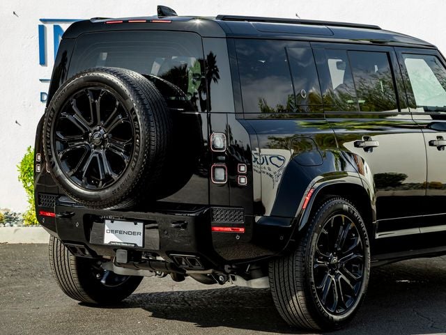 2026 Land Rover Defender 110 OCTA Black