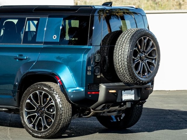 2026 Land Rover Defender 110 OCTA