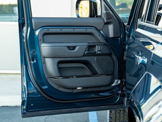 2026 Land Rover Defender 110 OCTA