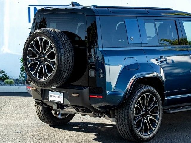 2026 Land Rover Defender 110 OCTA